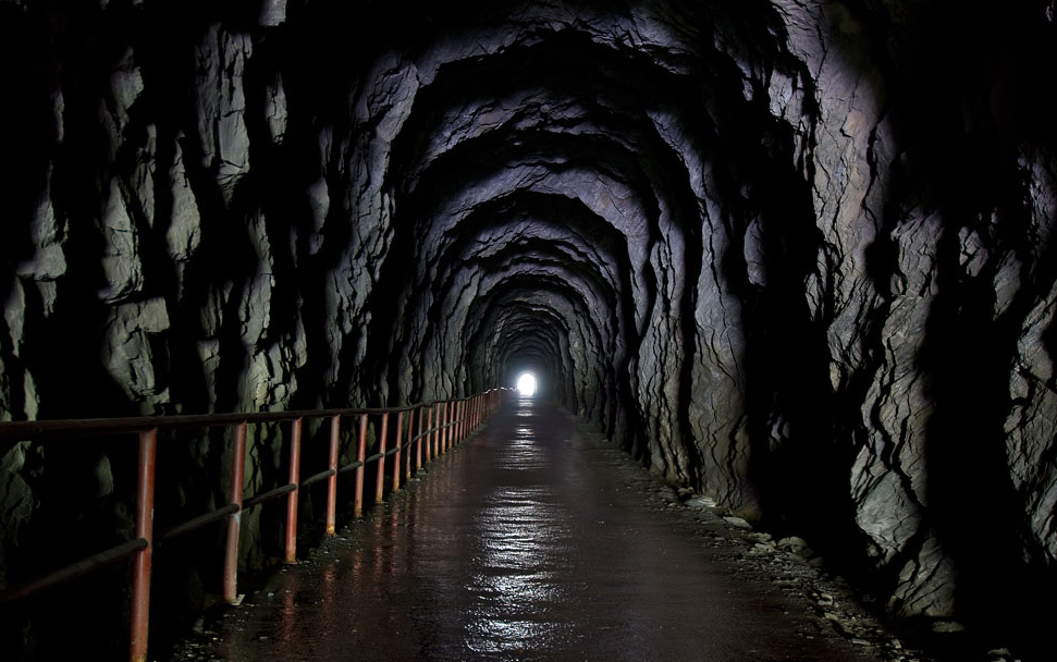 トンネル