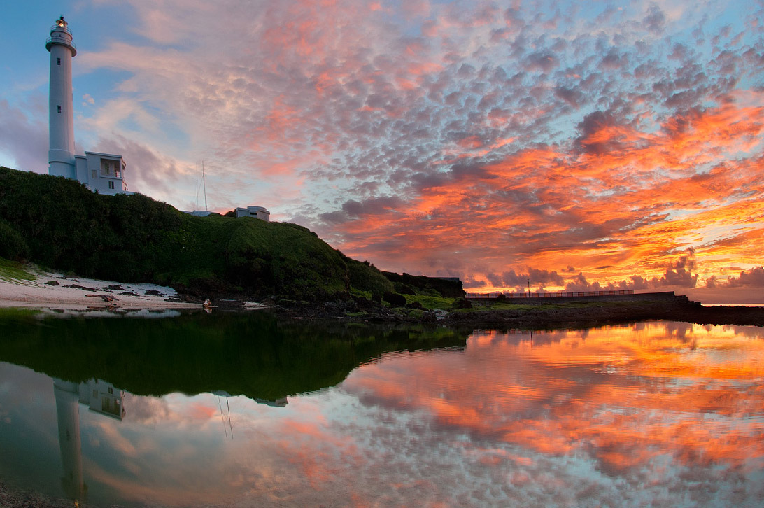 緑島灯台の夕景