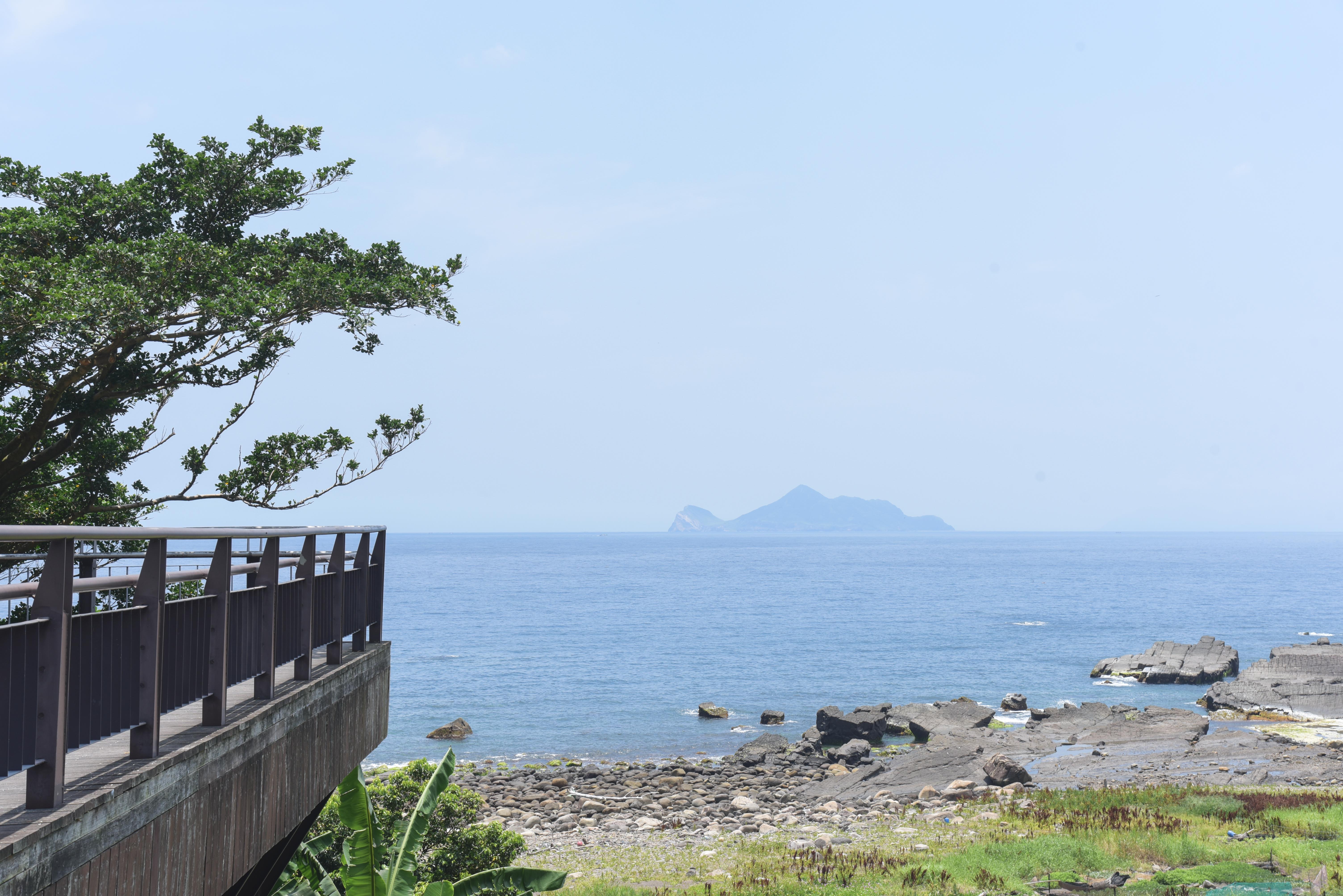 トンネルの終点のプラットフォーム