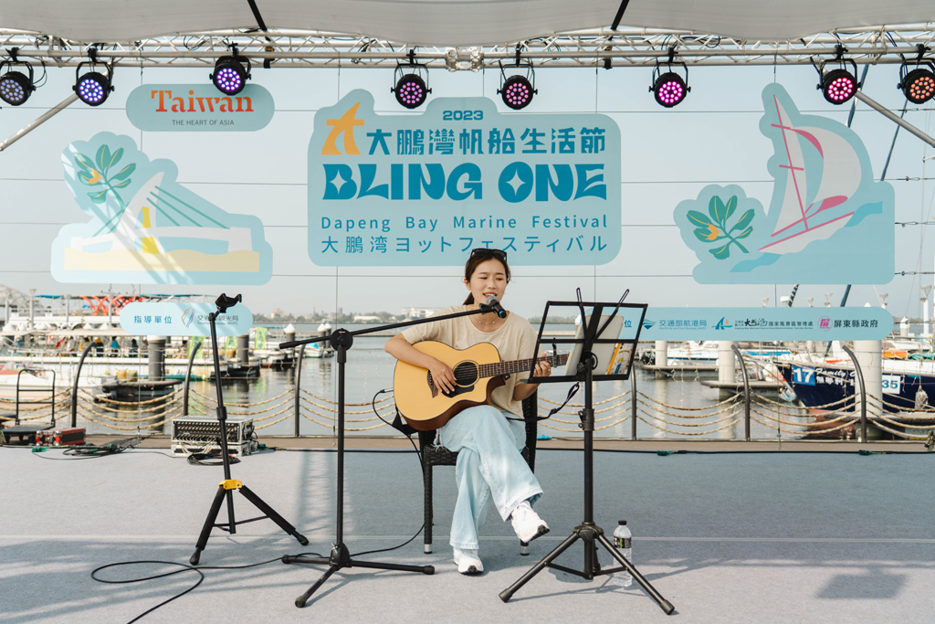 假日特别安排各式街头艺人及乐团演出