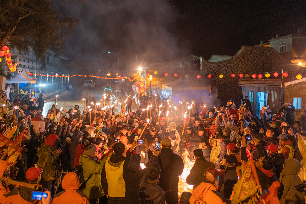 坂里十三暝-烧马粮活动，军民祈求新的一年国泰民安