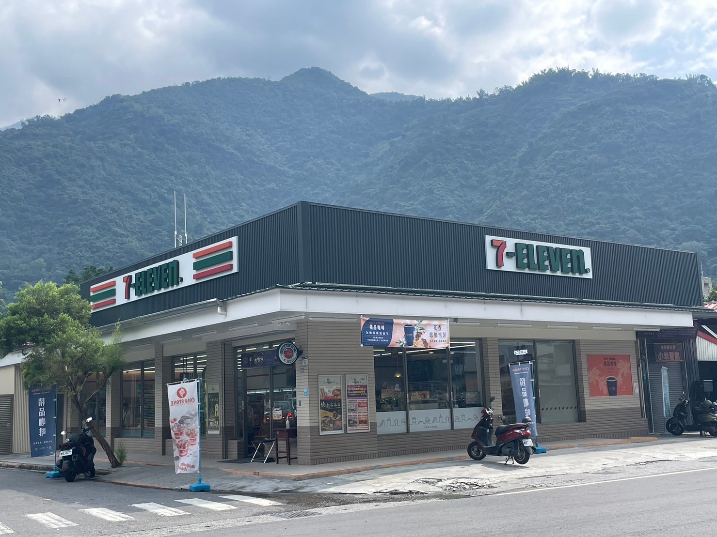 統一超商茂林店（セブンイレブン）