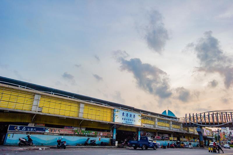 東港漁港漁産品直販センター（華僑市場）