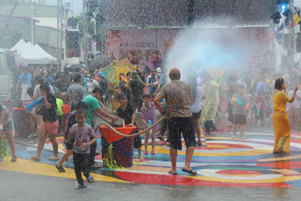 2025 桃園龍岡米干（ライスヌードル）祭り-水かけ祈願