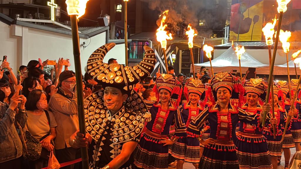 2025 桃園龍岡米干（ライスヌードル）祭り-松明の入場