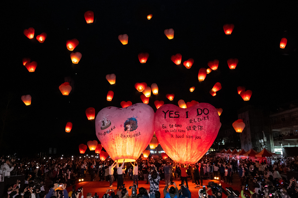 20フィートのハートのダブルメインランタンが一斉に飛翔  年度：2023  写真提供：Tourism and Travel Department, New Taipei City Government