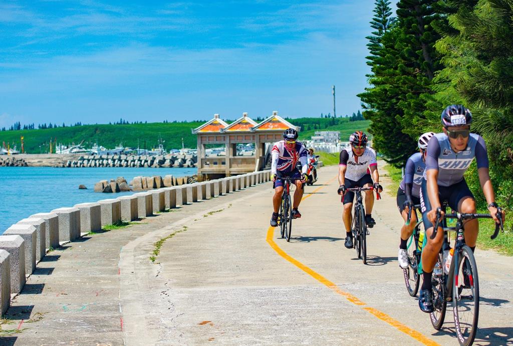 澎湖サイクリングガイドサービス-西嶼海浜サイクリング道路  年度：2020  写真提供：澎湖国家風景区管理処